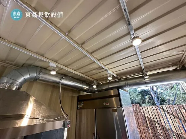 南投串燒店落地型煙罩 岸山炭火串燒貨櫃屋廚房餐飲設備案例