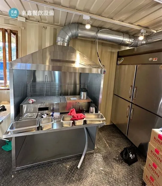南投串燒店落地型煙罩 岸山炭火串燒貨櫃屋廚房餐飲設備案例