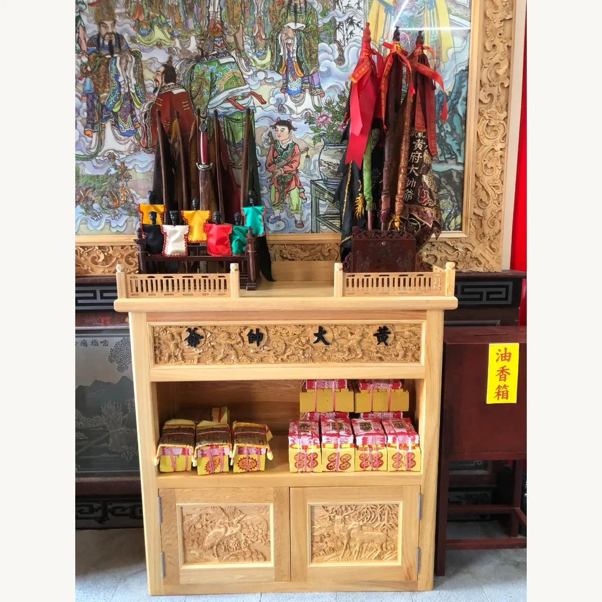 台南敬威良安宮桌子