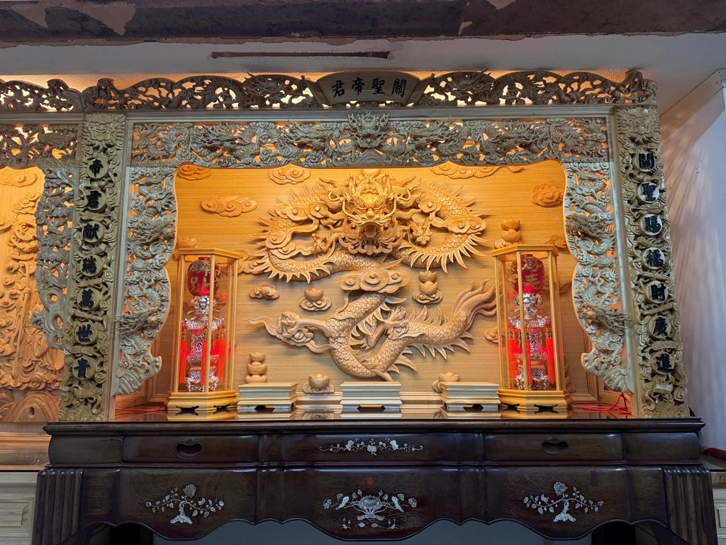 猛龍｜浮雕後貼｜