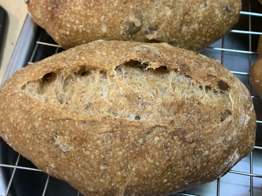 亞麻堅果多穀物麵包