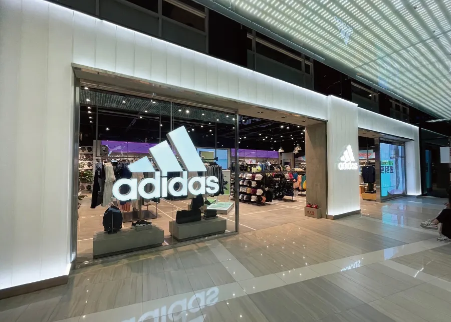 大江購物中心 愛迪達門市