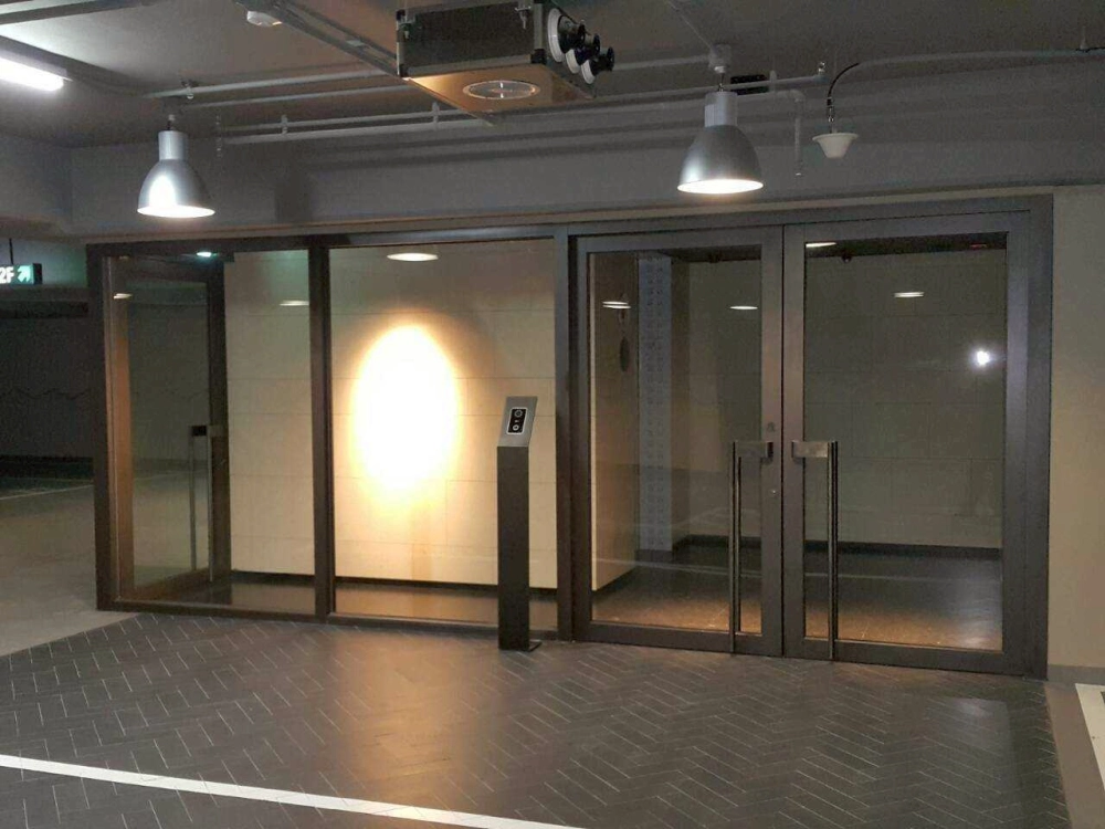 雙扇推開防火玻璃門+防火玻璃固定窗