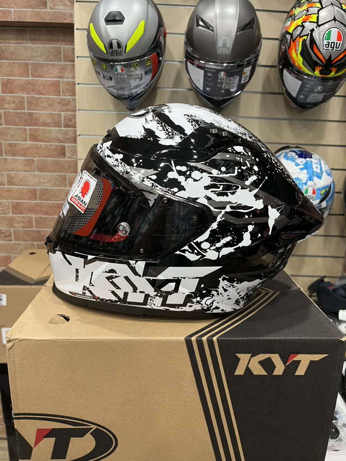 KYT STRIKER #N白 全罩式安全帽 大壓尾