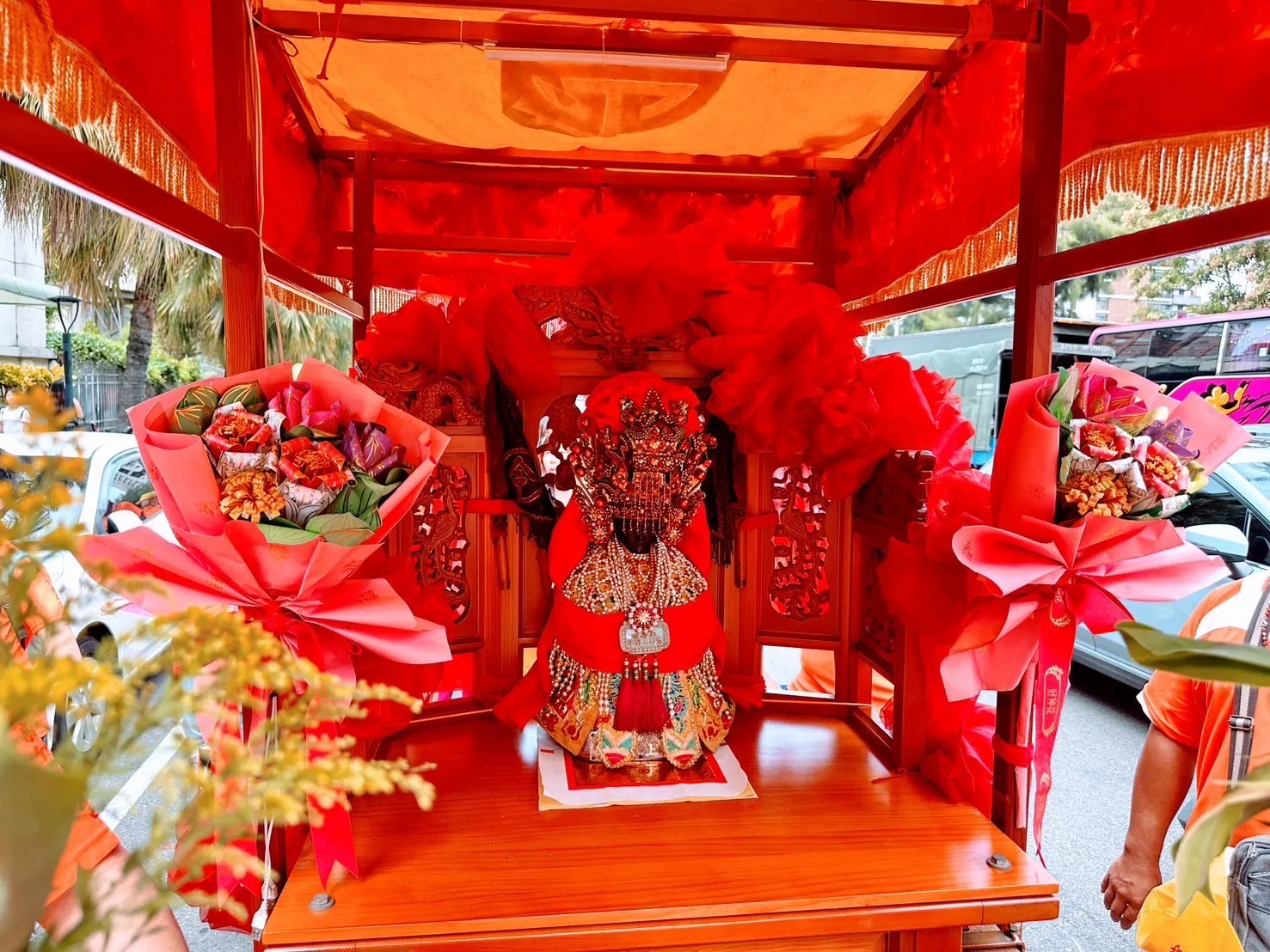 轎前花