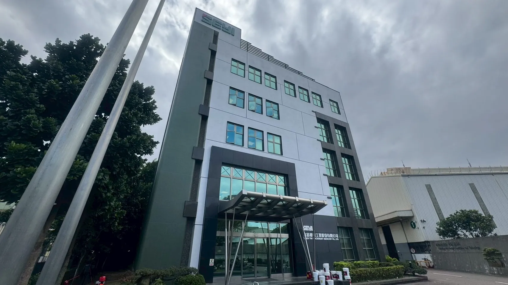 老屋外牆拉皮可以只做正面嗎？一定要整棟一起施工嗎？台北舊屋重建｜松山區舊屋重建｜