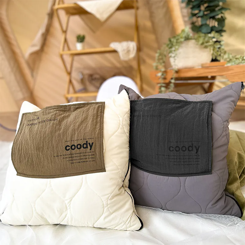 Coody 多功能披肩抱枕棉被