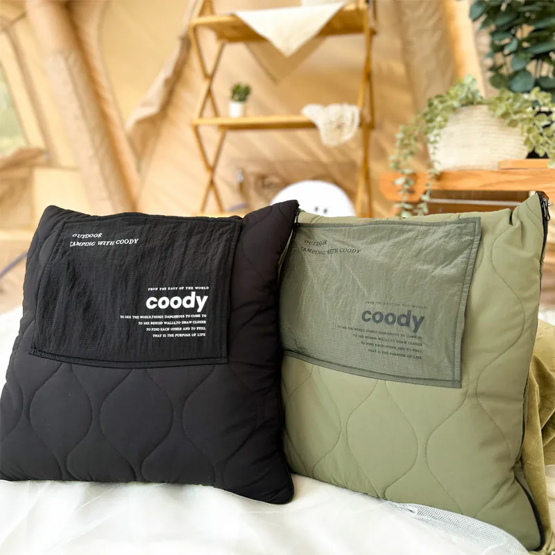 Coody 多功能披肩抱枕棉被