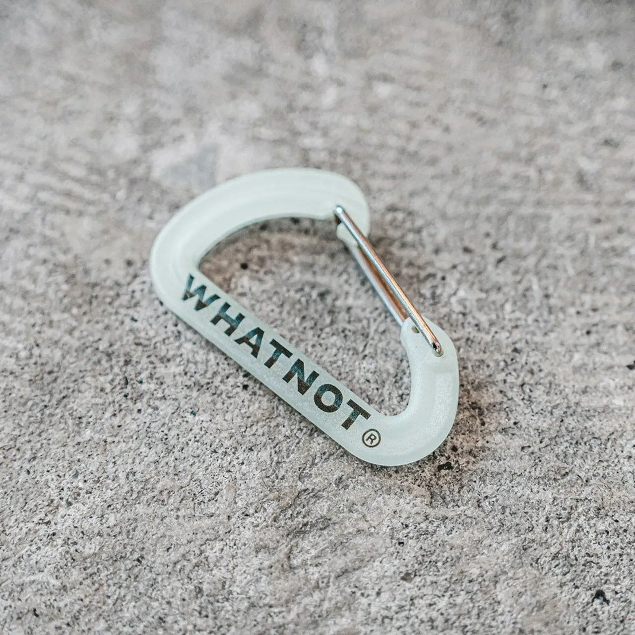 WHATNOT｜GLOW CARABINER 夜光C型扣 (單入)