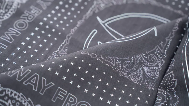 LADIT|Bandana Black|Paisley 變形蟲圖騰品牌設計方巾|沉穩黑