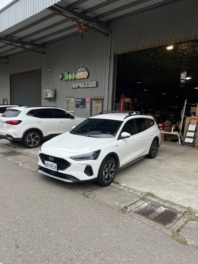 FORD FOCUS ACTIVE 安裝 YAKIMA包覆式橫桿