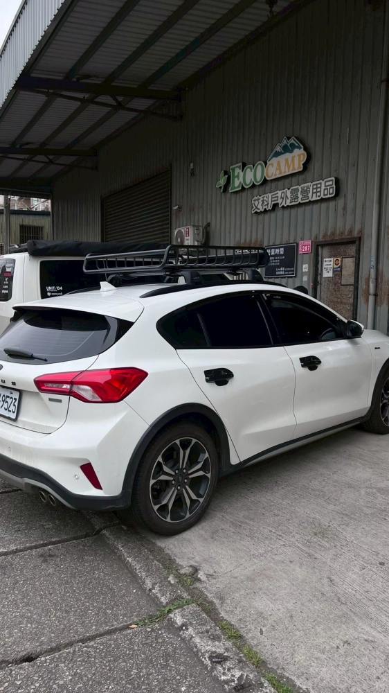 FORD FOCUS ACTIVE 安裝 YAKIMA包覆式橫桿 + YAKIMA LoadWarrior 裝載戰士車頂籃