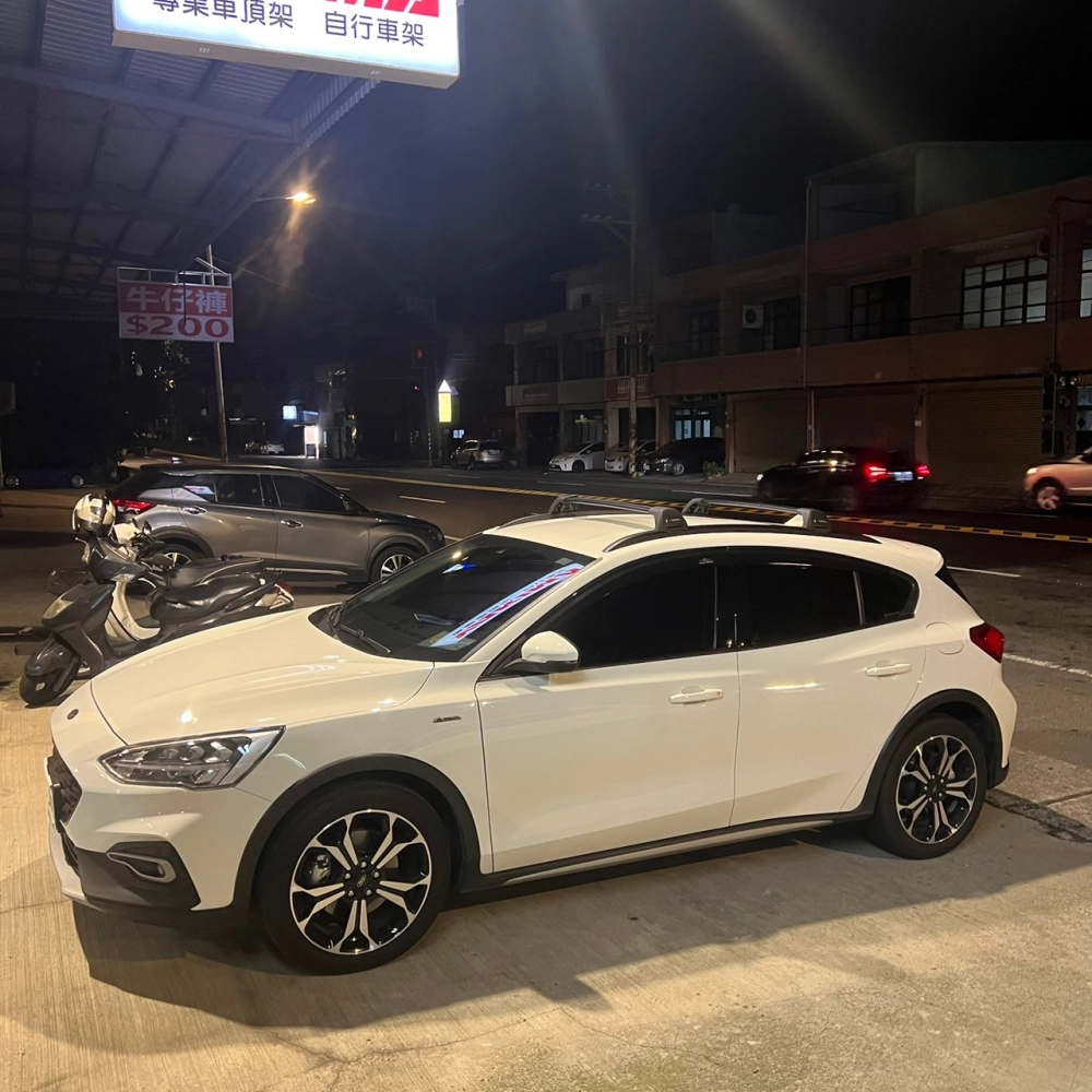 FORD FOCUS ACTIVE 安裝 YAKIMA包覆式橫桿