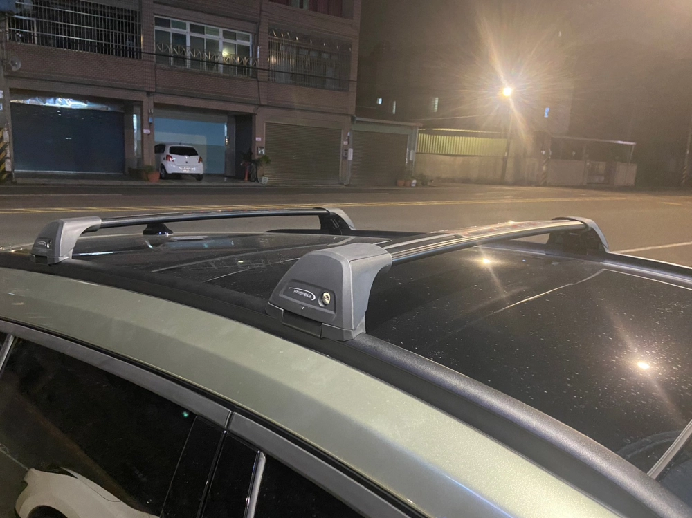FORD FOCUS STW 4.5 安裝 YAKIMA包覆式橫桿