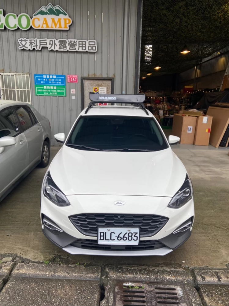 FORD FOCUS 安裝 YAKIMA 包覆式橫桿 + YAKIMA LoadWarrior 裝載戰士車頂籃