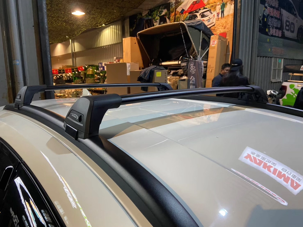 FORD FOCUS  安裝 YAKIMA 包覆式橫桿
