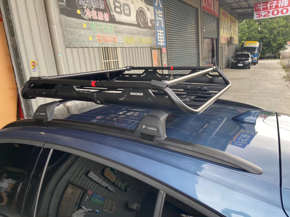 FORD FOCUS 安裝 YAKIMA包覆式橫桿 + YAKIMA OffGrid 車頂籃