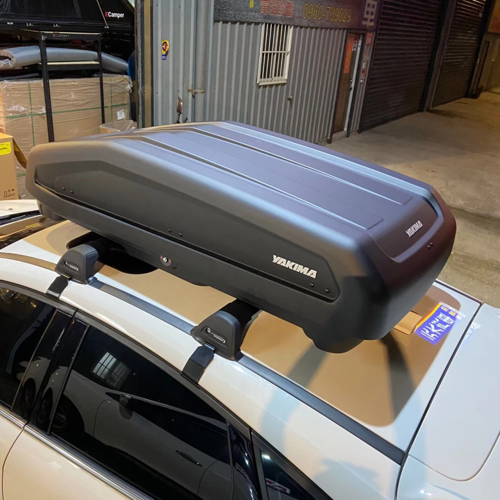 FORD FOCUS 安裝 YAKIMA包覆式橫桿 + EasyTrip 400 車頂箱