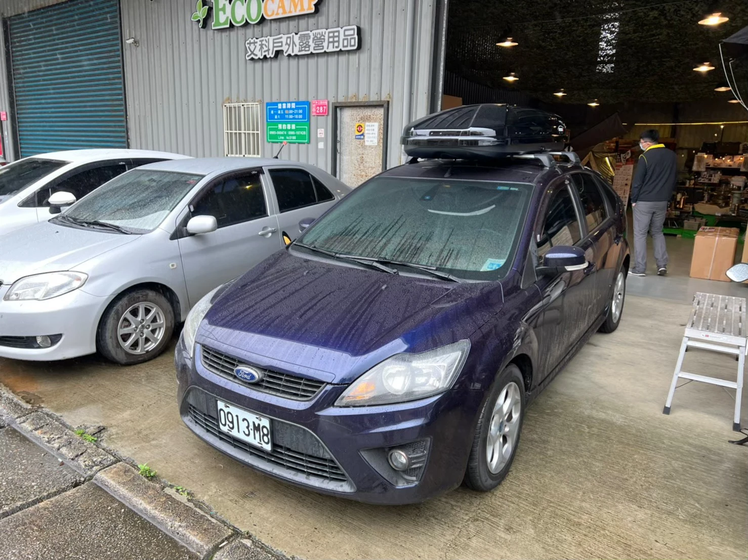 FORD FOCUS 安裝 YAKIMA 包覆式橫桿+ Overlook S2 車頂箱