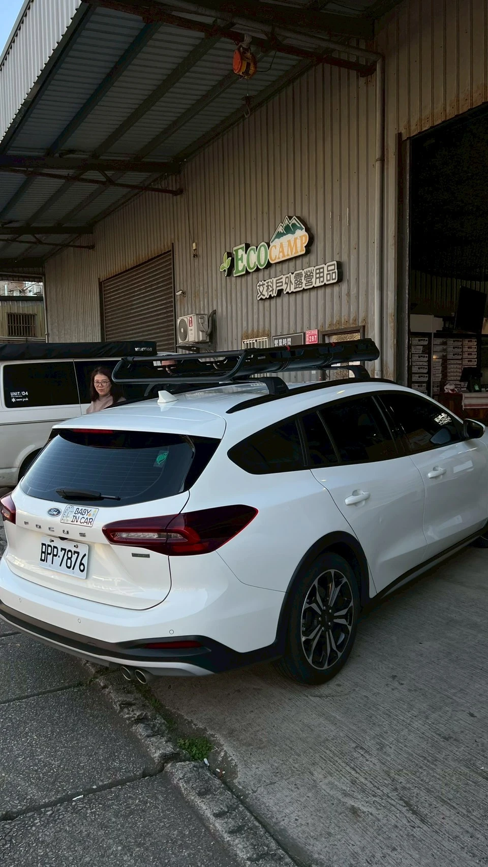 FORD FOCUS WAGON 安裝 YAKIMA 包覆式橫桿 + OffGrid 車頂籃 + OffGrid Extension 車頂籃延伸架