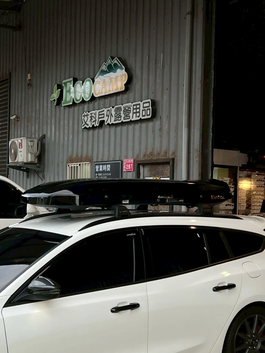 FORD FOCUS WAGON 安裝 YAKIMA 包覆式橫桿 + INNO 擾流低風阻車頂行李箱 660