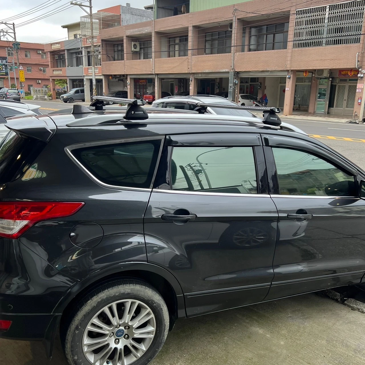 Ford kuga 安裝 YAKIMA 載重型橫桿