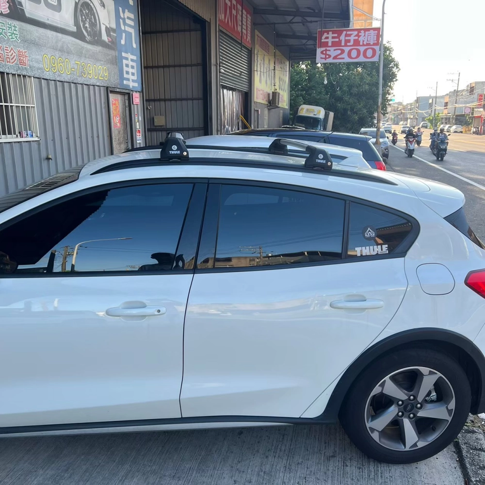 Ford focus active 安裝 Thule 包覆式橫桿