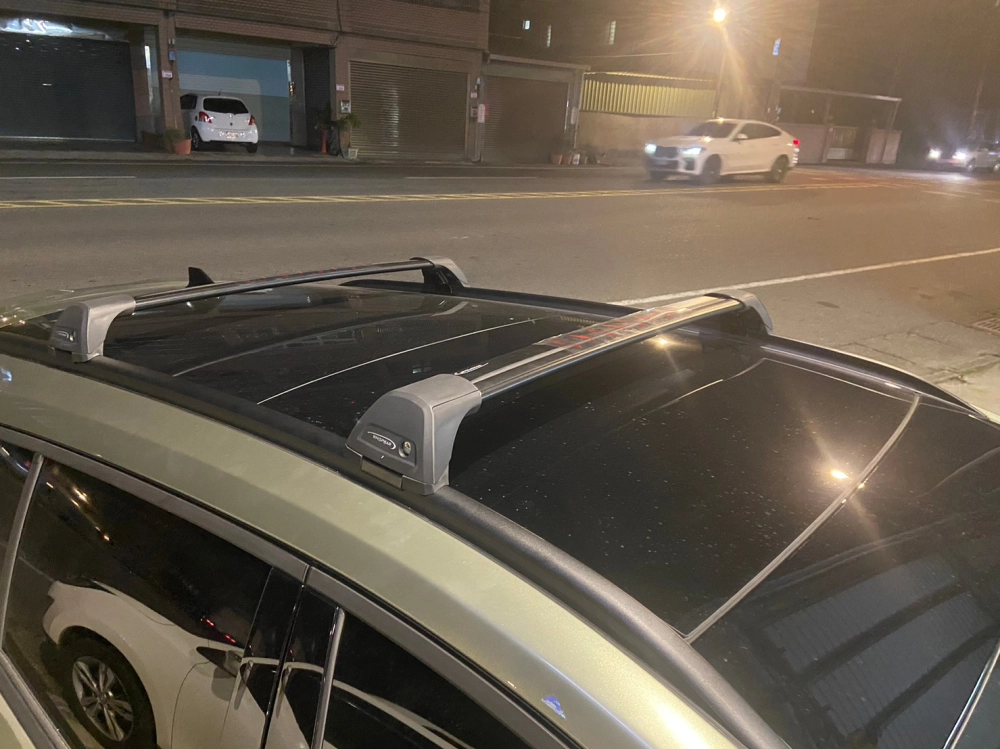FORD FOCUS STW 4.5 安裝 YAKIMA包覆式橫桿