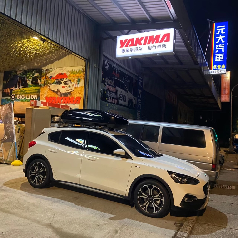 FORD FOCUS 安裝 YAKIMA包覆式橫桿 + YAKIMA Easy Trip 400 車頂箱