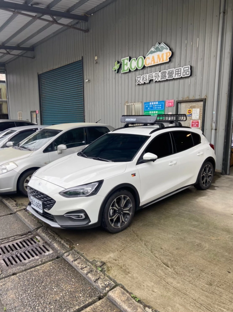 FORD FOCUS 安裝 YAKIMA 包覆式橫桿 + YAKIMA LoadWarrior 裝載戰士車頂籃