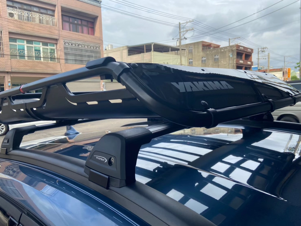 FORD FOCUS 安裝 YAKIMA包覆式橫桿 + YAKIMA OffGrid 車頂籃