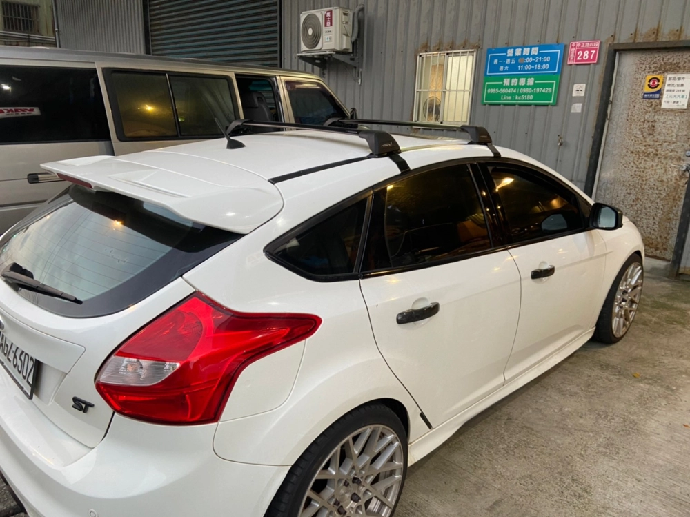 FORD FOCUS ST 安裝 YAKIMA包覆式橫桿
