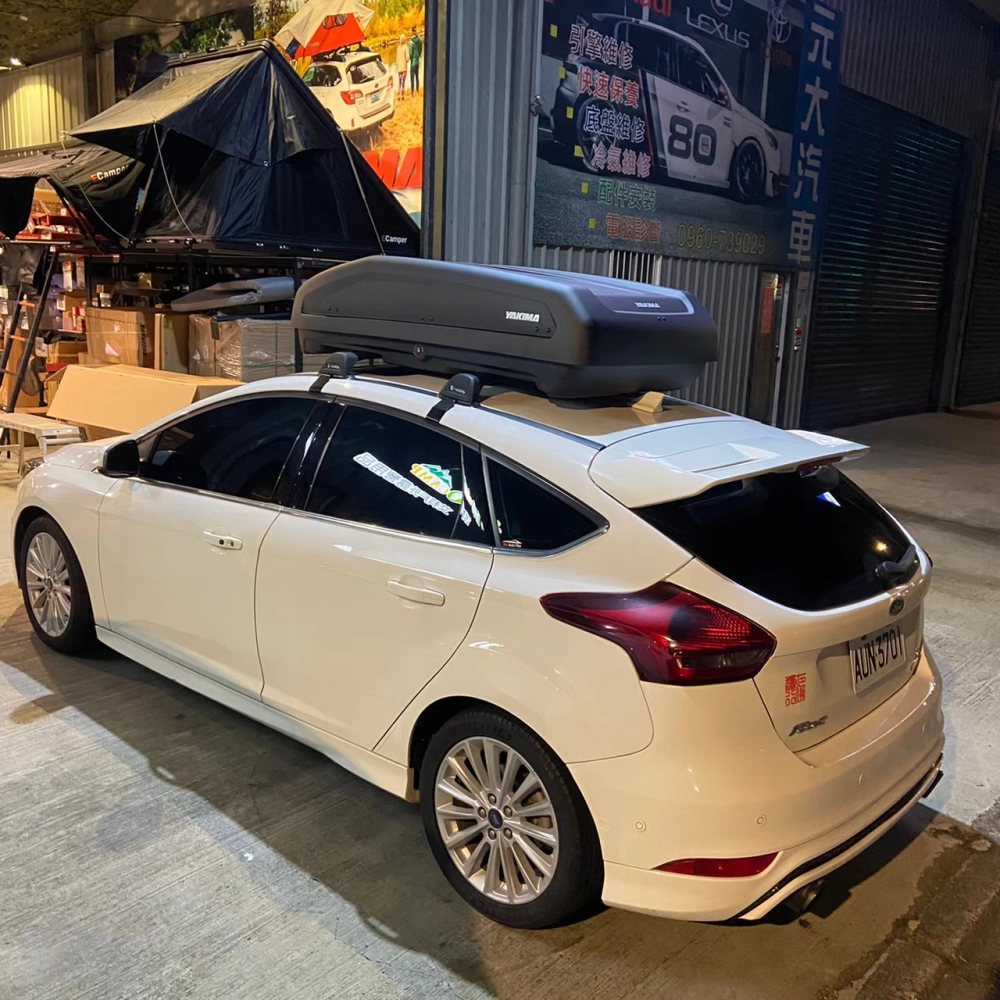 FORD FOCUS 安裝 YAKIMA包覆式橫桿 + EasyTrip 400 車頂箱