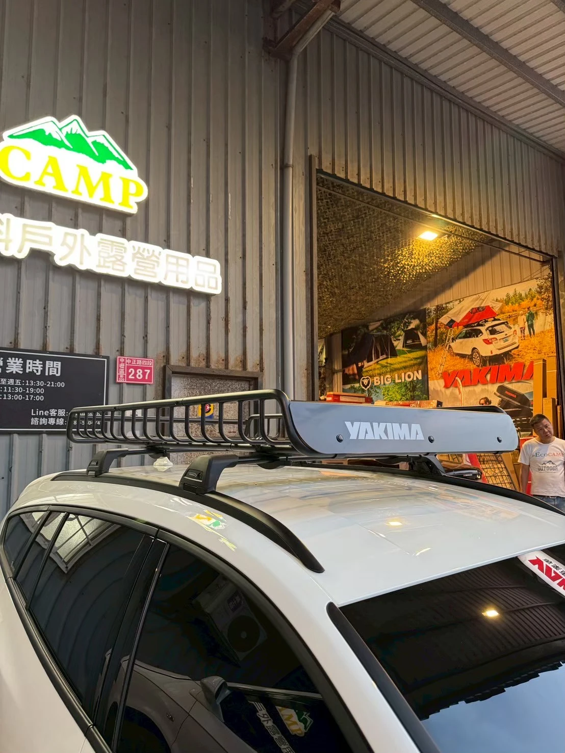 FORD FOCUS WAGON 安裝 YAKIMA 包覆式橫桿 + OffGrid 車頂籃 + OffGrid Extension 車頂籃延伸架