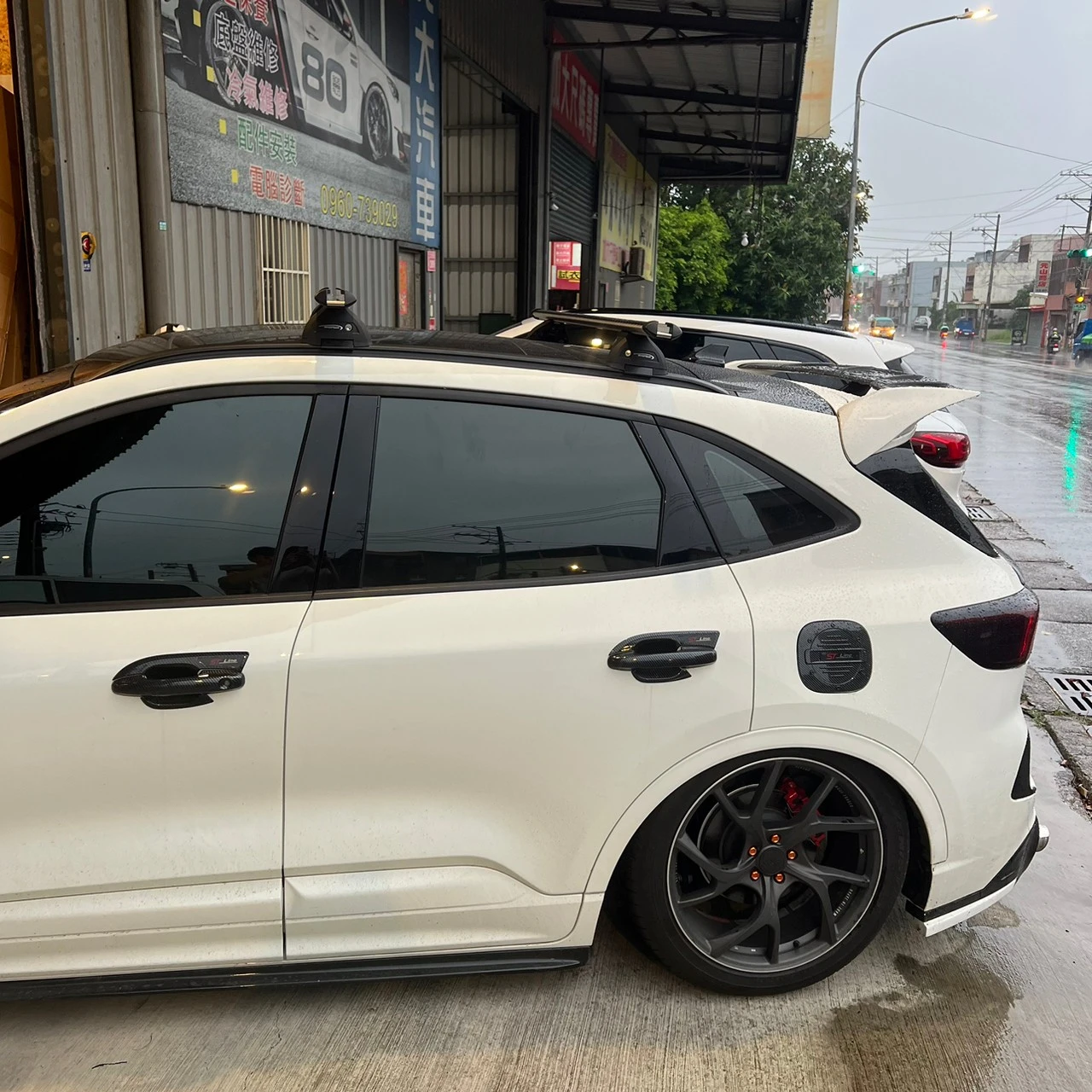 Ford kuga 安裝 YAKIMA 載重型橫桿