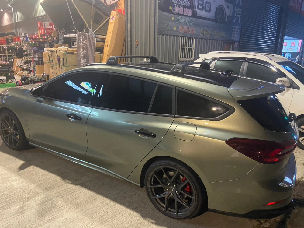 FORD FOCUS STW 4.5 安裝 YAKIMA包覆式橫桿