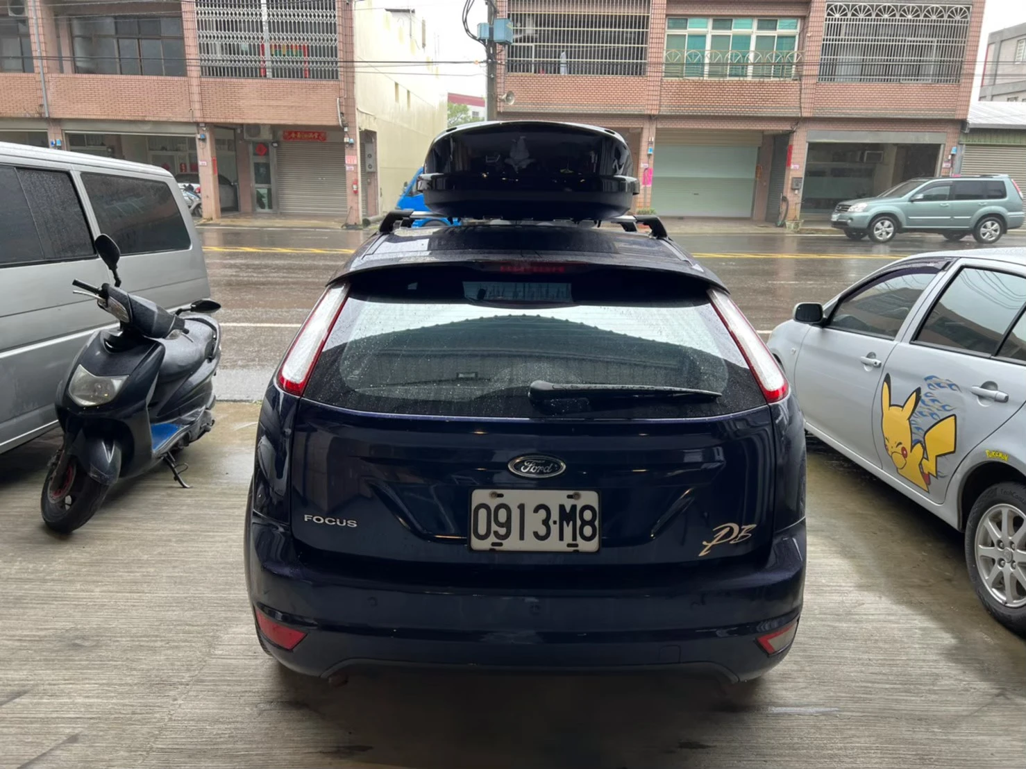 FORD FOCUS 安裝 YAKIMA 包覆式橫桿+ Overlook S2 車頂箱