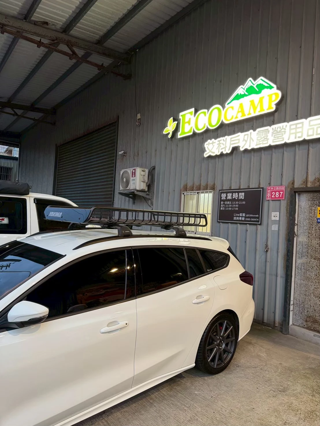 FORD FOCUS WAGON 安裝 YAKIMA 包覆式橫桿 + OffGrid 車頂籃 + OffGrid Extension 車頂籃延伸架