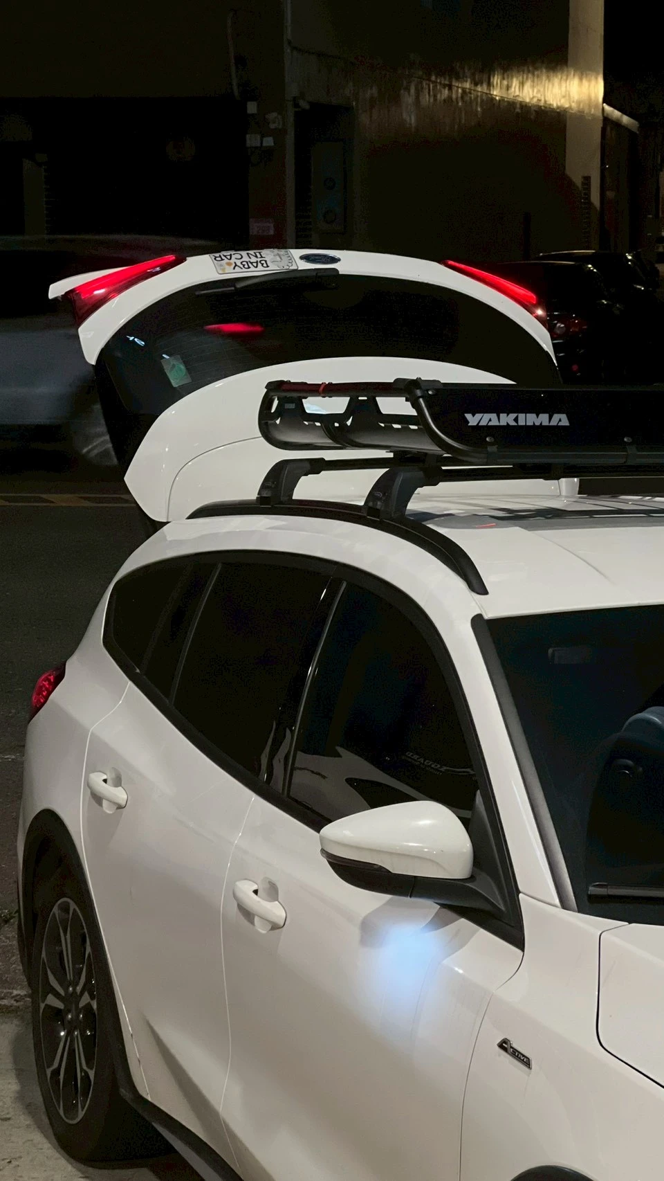 FORD FOCUS WAGON 安裝 YAKIMA 包覆式橫桿 + OffGrid 車頂籃