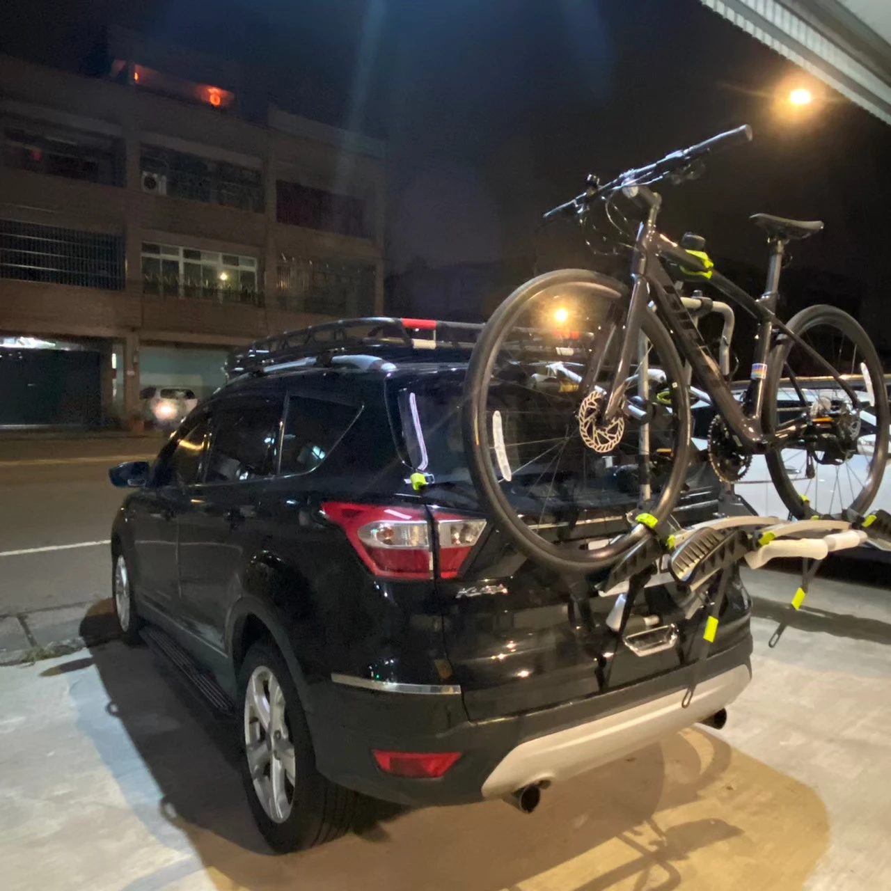 FORD KUGA 安裝 BUZZRACK自行車架