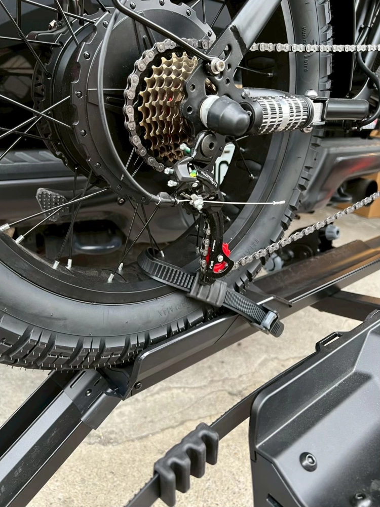 Ford F150 安裝 Yakima 電輔車專用拖車架