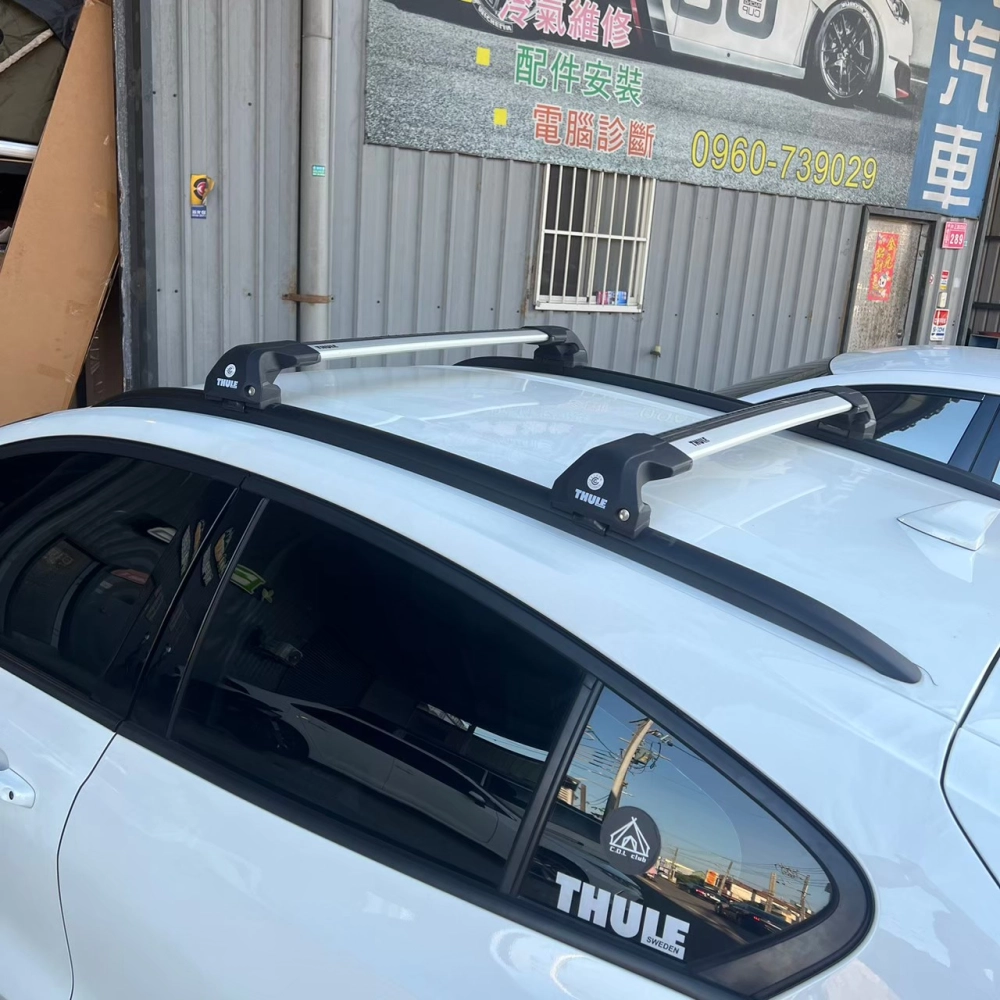 Ford focus active 安裝 Thule 包覆式橫桿