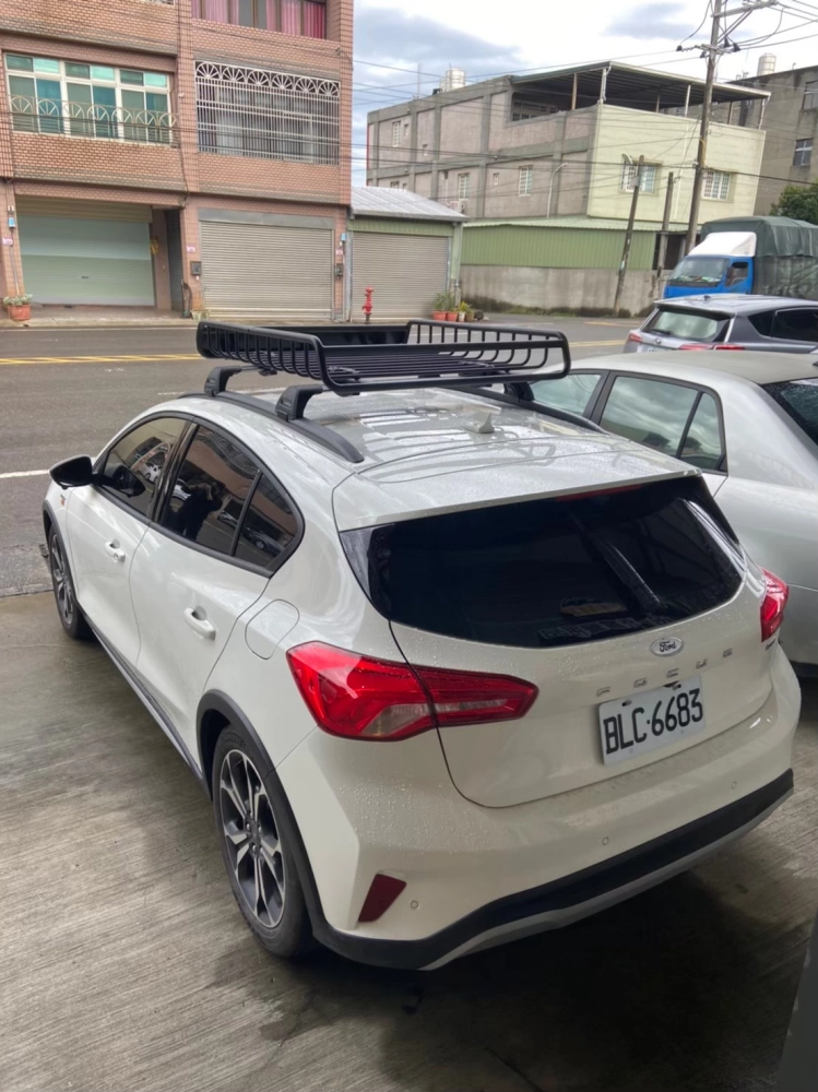 FORD FOCUS 安裝 YAKIMA 包覆式橫桿 + YAKIMA LoadWarrior 裝載戰士車頂籃