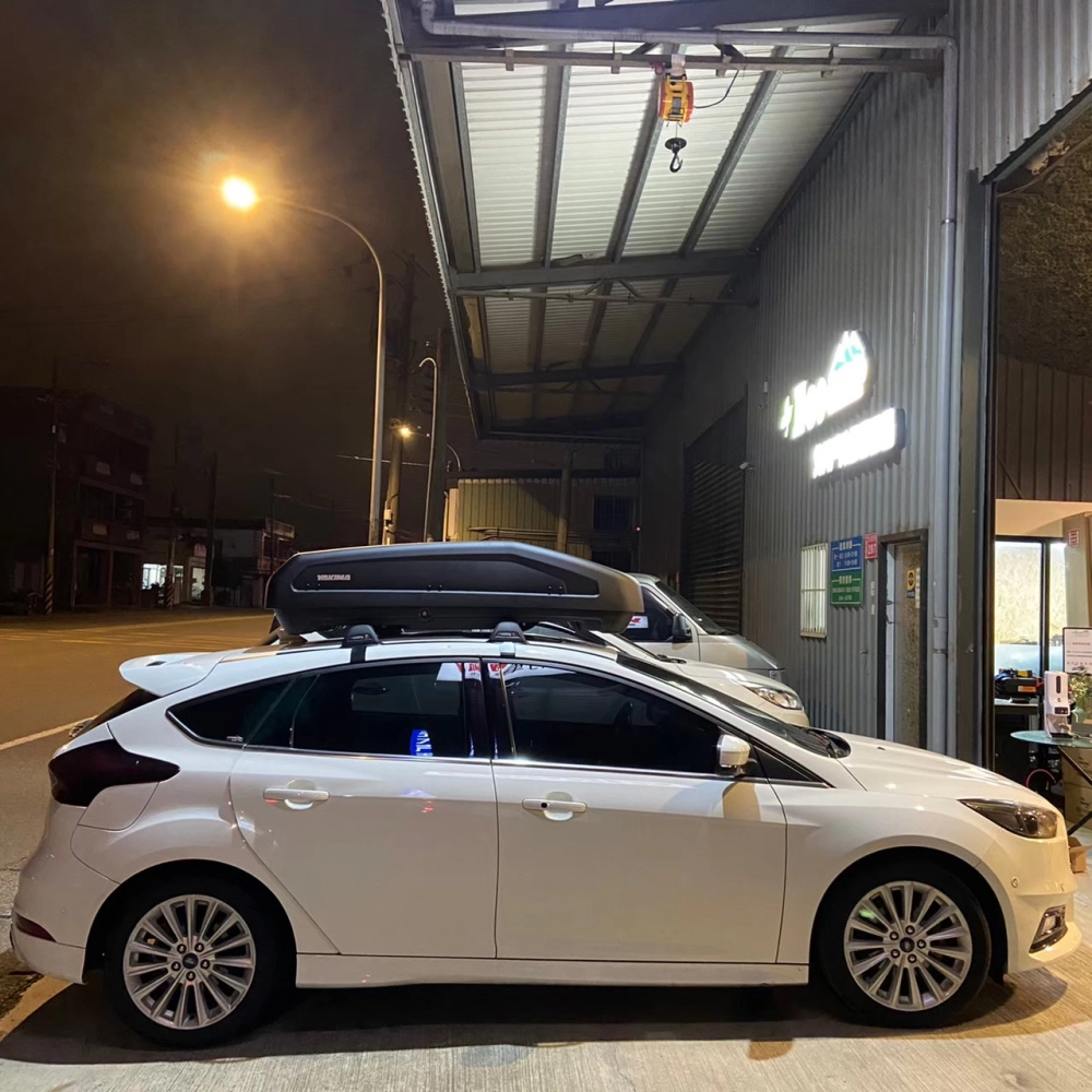 FORD FOCUS 安裝 YAKIMA包覆式橫桿 + EasyTrip 400 車頂箱