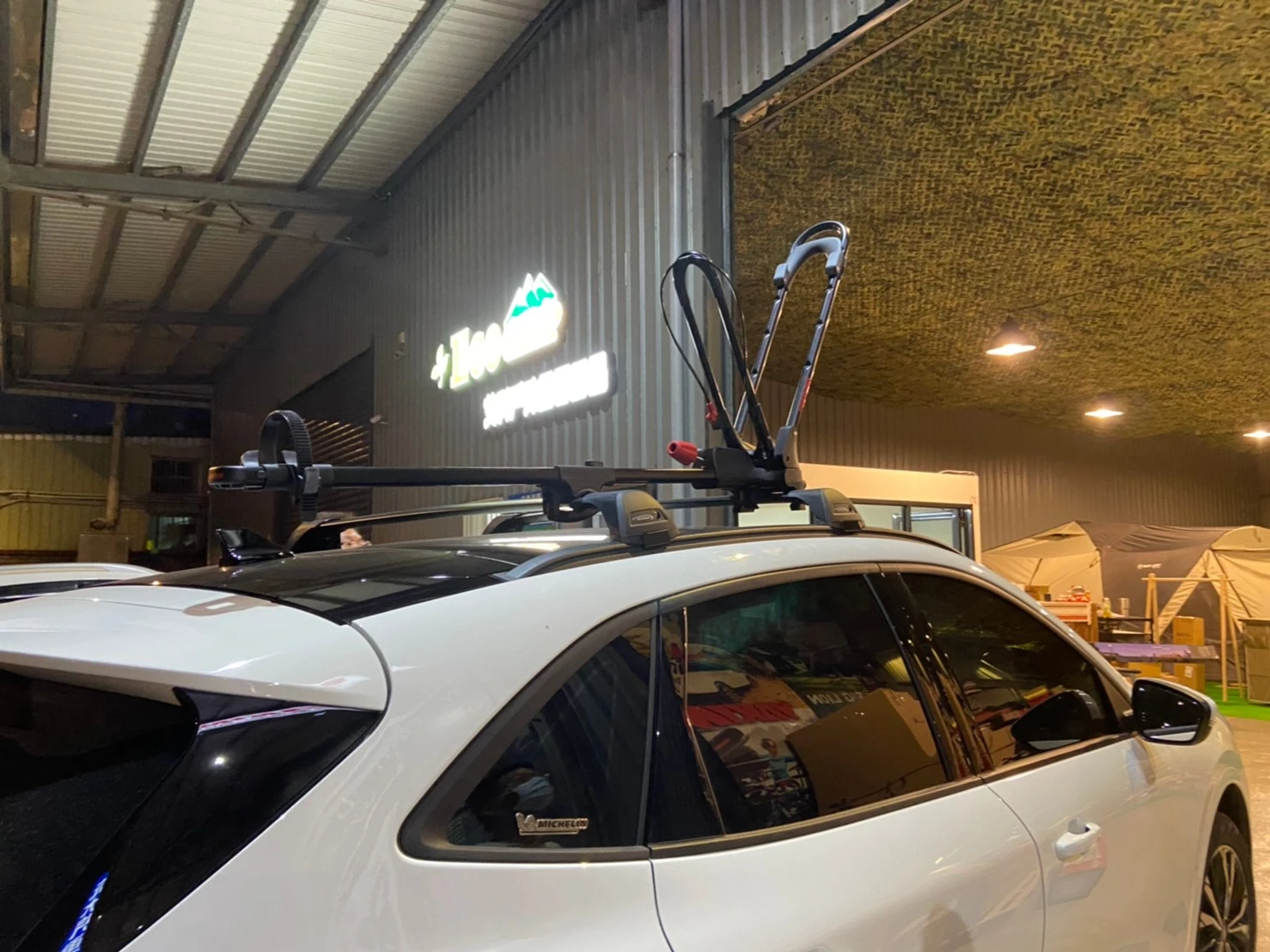FORD KUGA 安裝 YAKIMA 包覆式橫桿+YAKIMA FrontLoader 前端貨架型自行車固定架