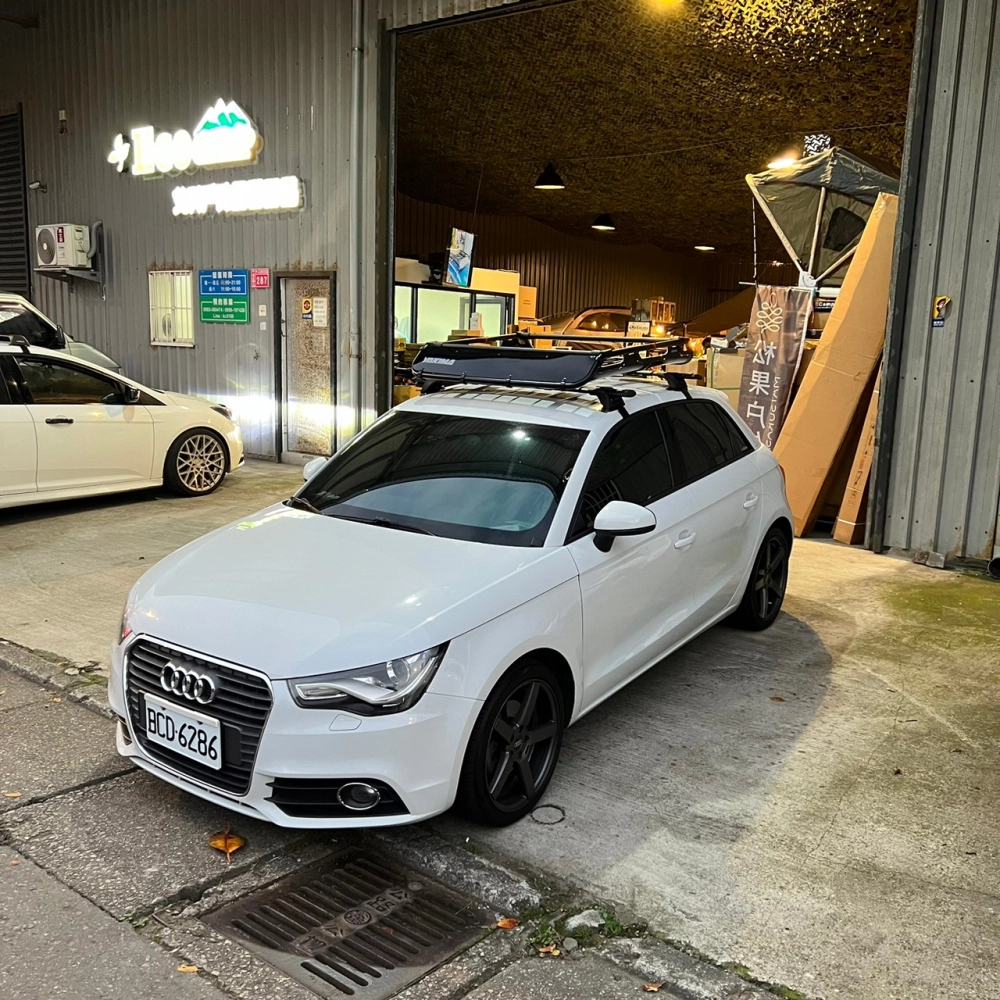 Audi A1 安裝  YAKIMA突出式橫桿 YAKIMA中型藍