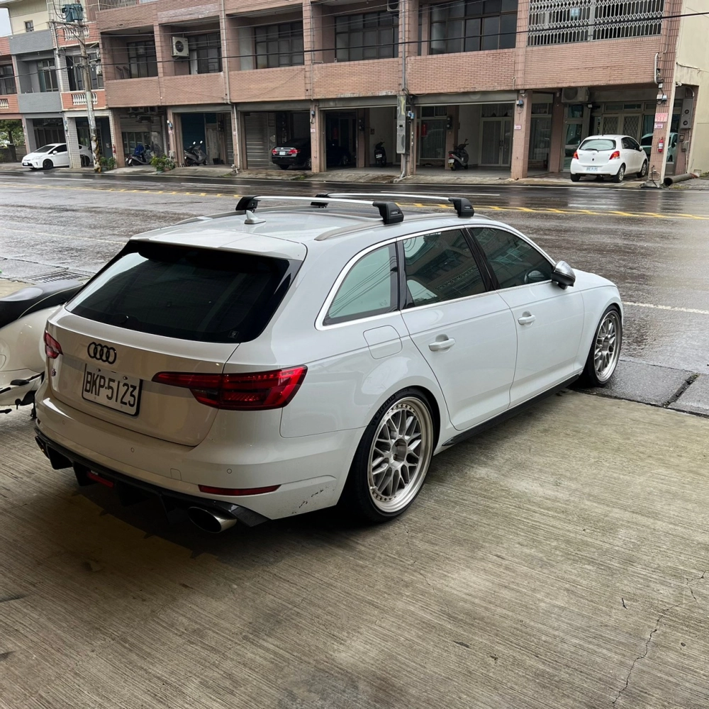 Audi A4 avant 安裝 YAKIMA 包覆式橫桿
