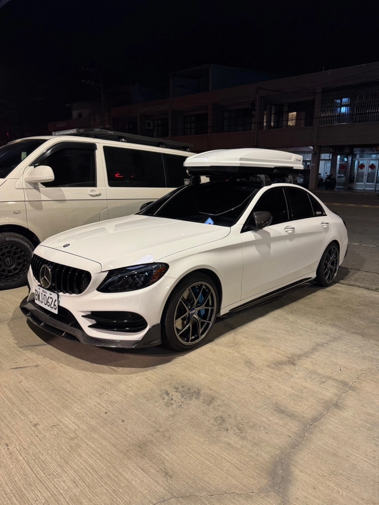 BENZ C-CLASS 安裝 YAKIMA包覆式橫桿 + YAKIMA SkyTour 420 車頂箱