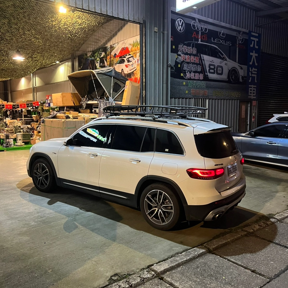 BENZ GLB35 安裝 THULE 夾直橫桿 THULE Canyon XT車頂籃