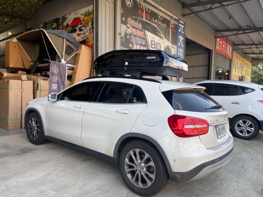 BENZ GLA180 安裝 YAKIMA包覆式橫桿 + EasyTrip 470 車頂箱